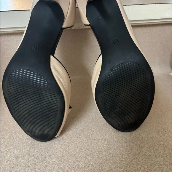 Coach and Four Cream/black heels - Picture 7 of 9